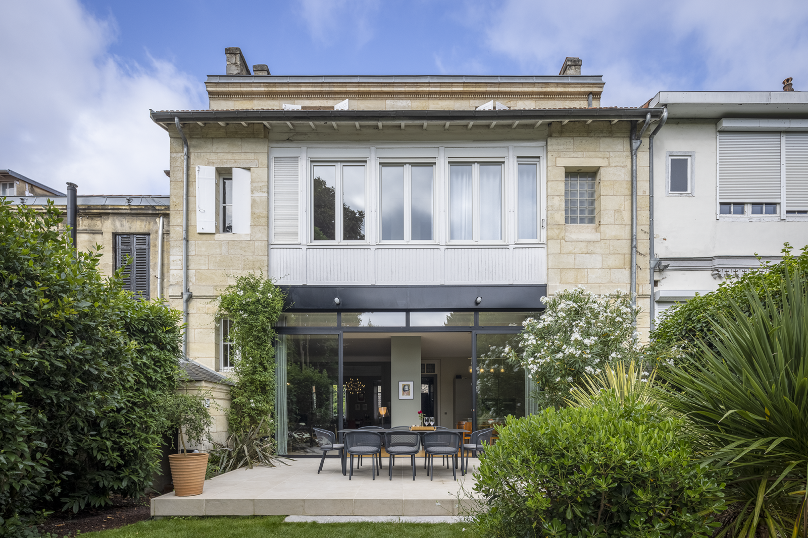 Mobilier extérieur bordeaux jardin Buxus