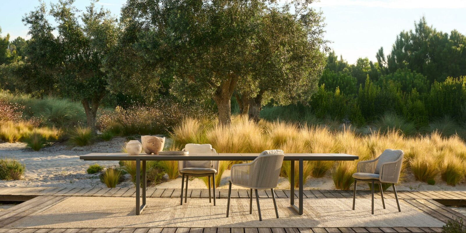 Fauteuil repas Senja TRIBÙ Buxus Bordeaux