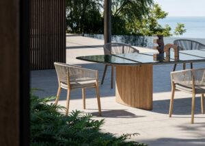 REGALIZ DINING TABLE