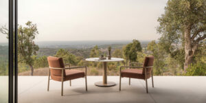 Fauteuil Club KORI table bistro BRANTA