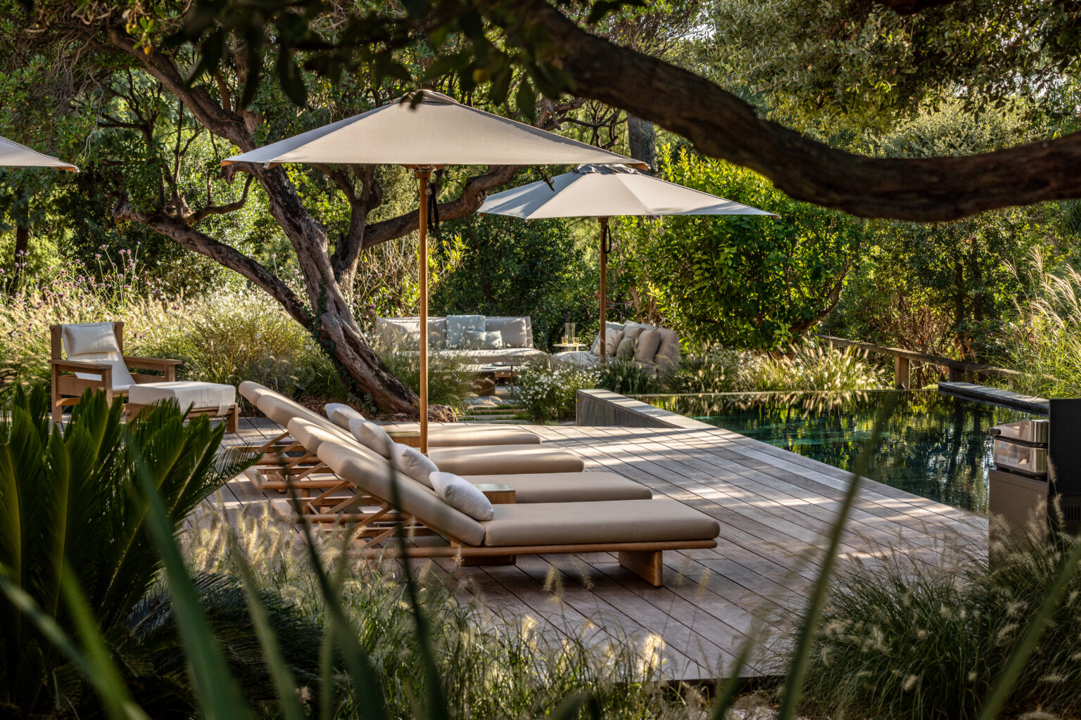 Cap ferret BUXUS Mobilier extérieur équipe Jérémy BOUHIER Bain de soleil KETTAL Parasol Royal Botania